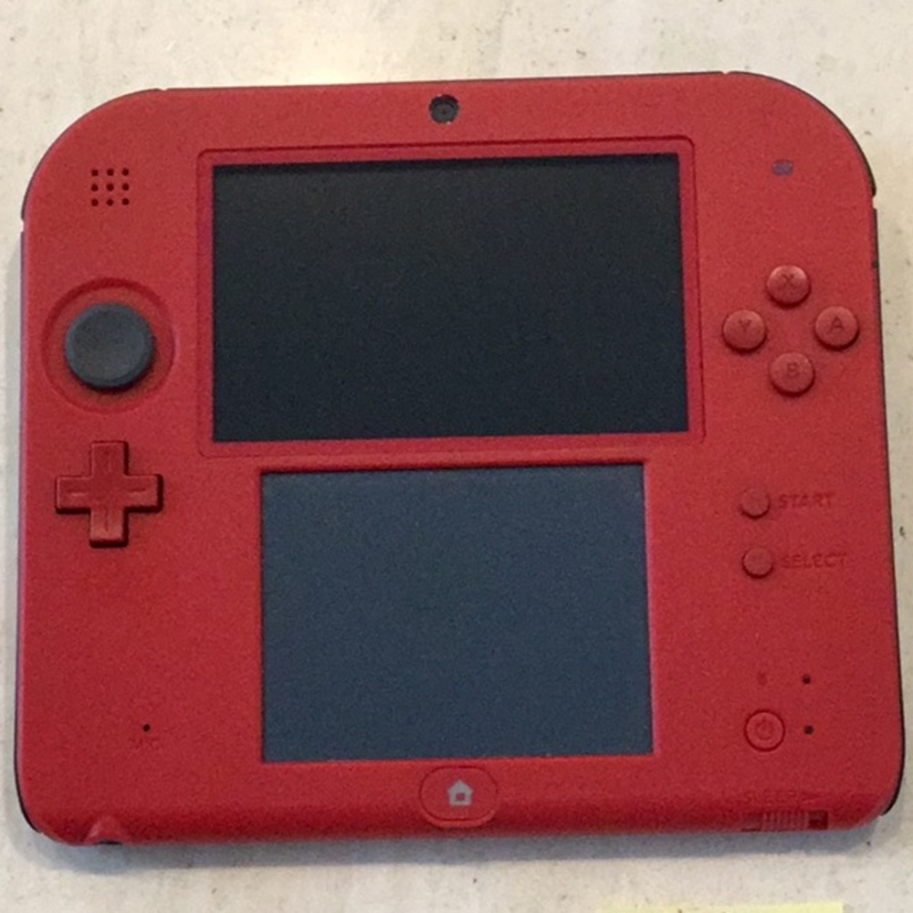 Mario Kart 7 Nintendo 2DS Console Handheld System Red & Charger Game & Box - Picture 3 of 16